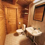 Lodge Ryen - *