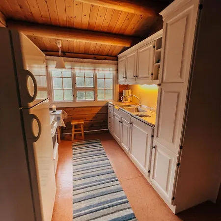 Lodge Ryen - *
