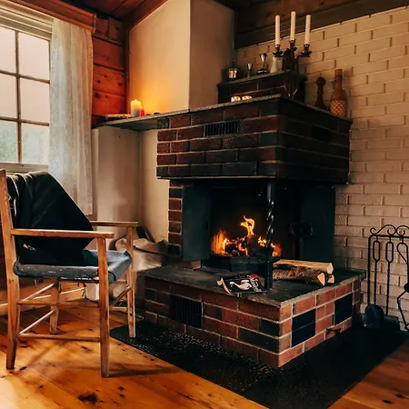 Lodge Ryen - *